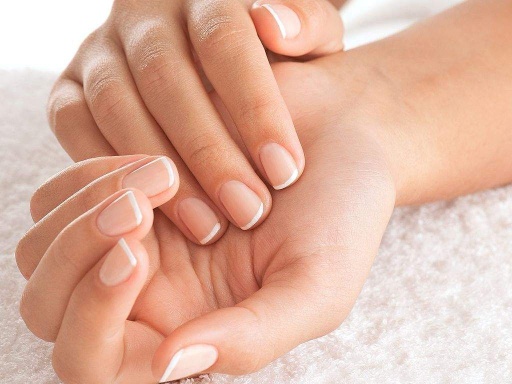 Почему слоятся ногти на руках: причины и лечение